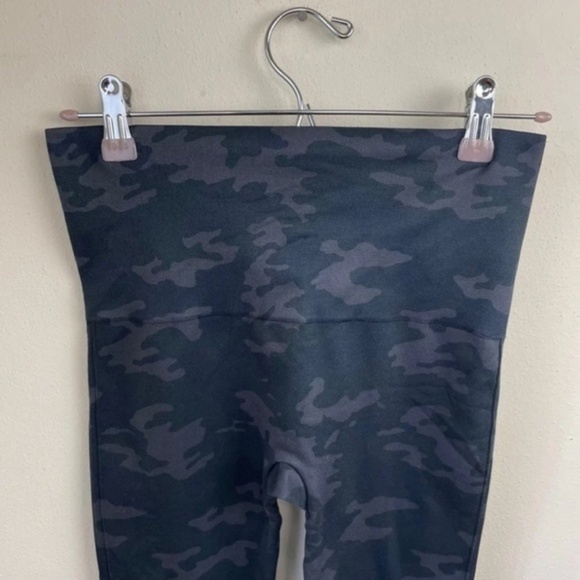 SPANX Black‎ Camo Seamless Leggings for Women Tummy Control - Picture 8 of 8